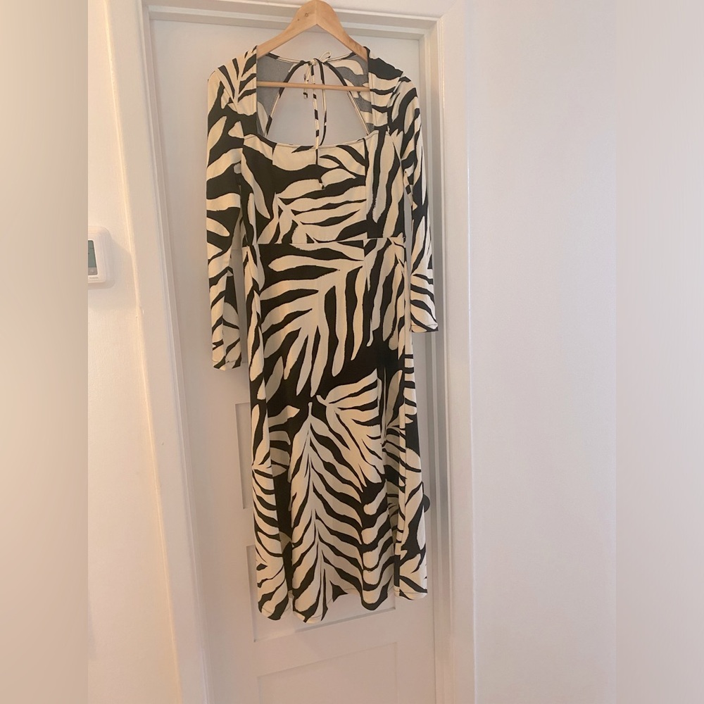 H & M black and white dress. Size medium. New with tags.